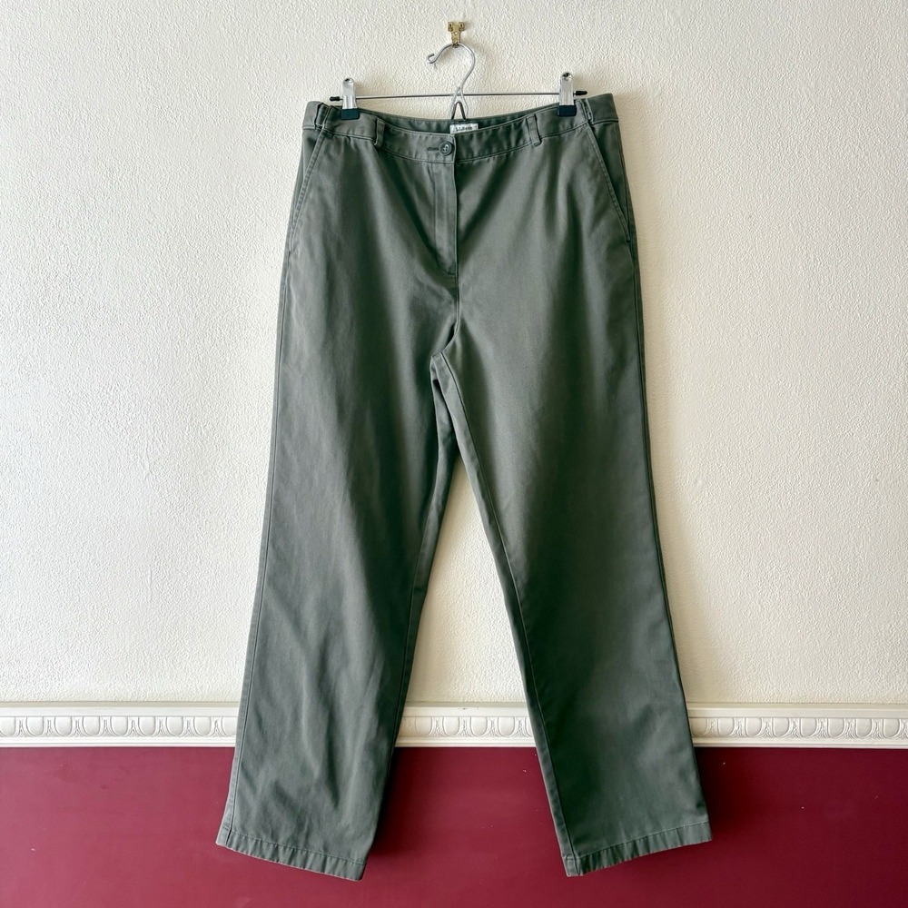 L.L. Bean classic fit green chino pants in 100% cotton